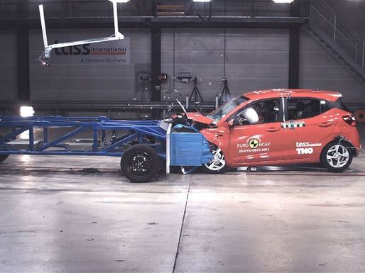 FOTO O nouă sesiune de teste EuroNCAP și două scoruri slabe pentru Hyundai i10 și Honda e