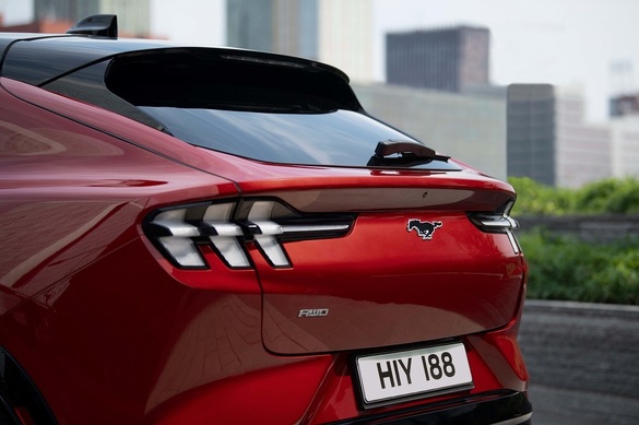 FOTO Ford Mustang Mach-E, disponibil în primele luni din 2021. Au fost anunțate prețurile pentru România