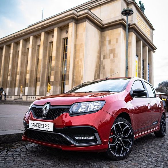 FOTO Surpriză pentru fanii Dacia: Renault a adus Sandero RS în Europa