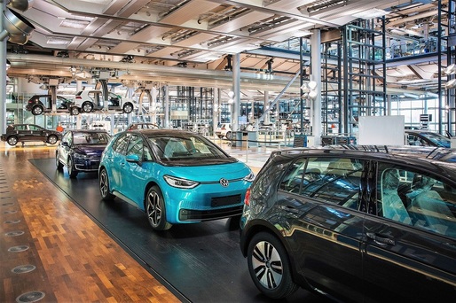 Volkswagen anunță scoaterea din fabricație a primului său automobil electric