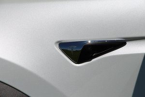 Livrările de vehicule ale Tesla au depășit așteptările în 2020, dar au ratat ușor obiectivul anual al companiei