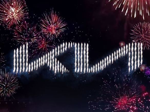 FOTO & VIDEO Marca sud-coreeană Kia și-a prezentat noul logo și un nou slogan de marcă, cu artificii și drone