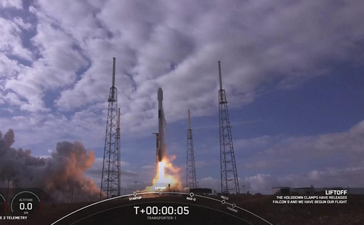 SpaceX a stabilit un nou record mondial al numărului de sateliți trimiși pe orbită cu o singură rachetă