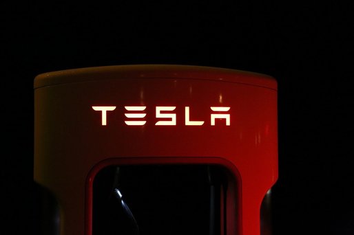 Primul an profitabil din istoria Tesla