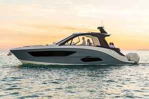 FOTO BMW va crea designul șalupelor de lux Sea Ray. Acord cu unul dintre cei mai renumiți constructori de șalupe de lux
