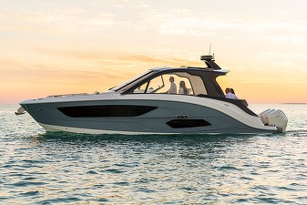 FOTO BMW va crea designul șalupelor de lux Sea Ray. Acord cu unul dintre cei mai renumiți constructori de șalupe de lux
