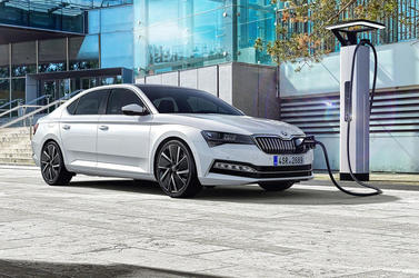 ANRE a achiziționat 8 autoturisme hibrid de la Porsche România, prin Rabla Plus, pentru 1 milion de lei
