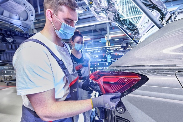 FOTO Audi a dat startul producției celui de-al doilea SUV electric, Q4 e-tron, în uzina din Zwickau, pe aceeași linie cu VW ID.4. Premiera mondială, peste o lună