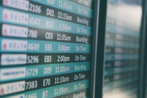 Pasagerii unui zbor anulat din cauza unei greve a piloților trebuie despăgubiți de compania aeriană