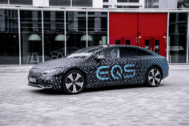 FOTO Primele date despre Mercedes EQS conturează premiera mondială din această lună