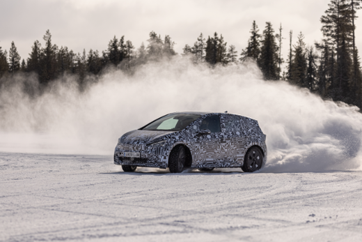 FOTO Primul automobil electric al mărcii Cupra, fotografiat sub camuflaj, la Polul Nord
