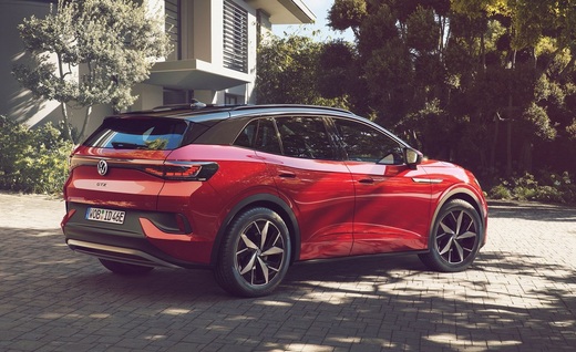FOTO Volkswagen a prezentat prima versiune sportivă a unui vehicul electric: ID.4 GTX