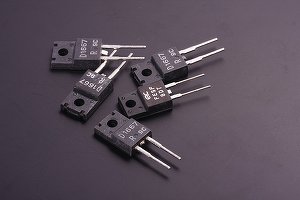 Producătorii auto vor pierde venituri de 110 miliarde de dolari din cauza deficitului global de semiconductori