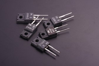 Producătorii auto vor pierde venituri de 110 miliarde de dolari din cauza deficitului global de semiconductori