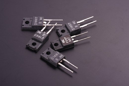 Producătorii auto vor pierde venituri de 110 miliarde de dolari din cauza deficitului global de semiconductori