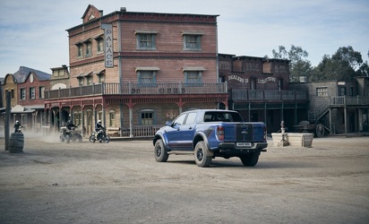 VIDEO & FOTO Ford lansează o ediție specială a pickup-ului Ranger Raptor, cu un „spaghetti western” în care se luptă cu un Jeep Wrangler