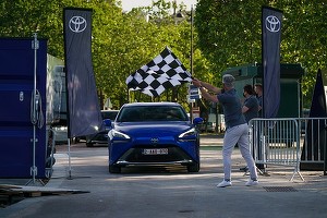 VIDEO & FOTO Toyota Mirai a parcurs peste 1.000 de km cu hidrogen, doborând recordul mondial