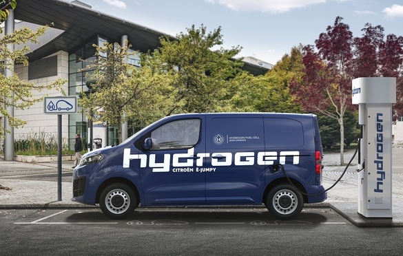FOTO Opel, Citroen și Peugeot lansează versiunile cu hidrogen ale modelelor Vivaro, Jumpy și Expert, o premieră curajoasă în segmentul utilitarelor