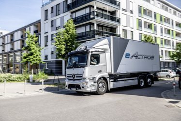 VIDEO & FOTO Mercedes-Benz a prezentat în premieră primul său camion electric, eActros. Producția va începe la toamnă
