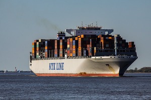"Imaginați-vă câte televizoare puteți cumpăra în schimbul unei excursii la schi timp de o săptămână pentru patru persoane!". Pandemia a dus prețurile la transportul maritim de marfă la un nivel record