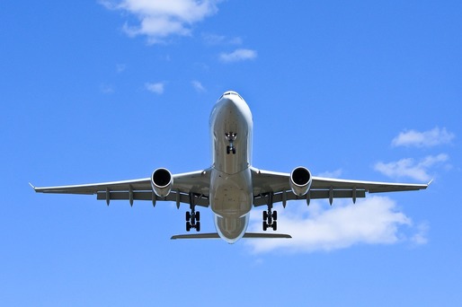 Comisia Europeană vrea să impună o taxă minimă de poluare pentru avioane, la nivelul UE. Costul - în prețul biletului ?