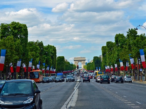  Parisul limitează viteza automobilelor de luna viitoare