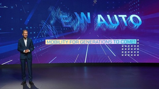 Herbert Diess a obținut un nou contract pe doi ani în fruntea VW Group, cu ajutorul strategiei de baterii și mașini autonome