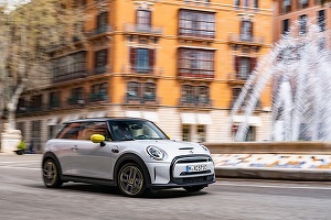 MINI anunță cifre record la vânzările de mașini electrice din România