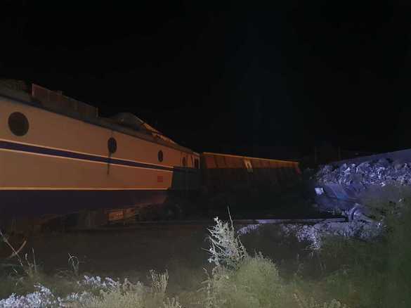 FOTO Două trenuri de marfă s-au ciocnit în Ialomița. Mecanicul a adormit beat. Ministrul explică situația și cere scuze călătorilor dintr-un alt tren, blocat de la Constanța