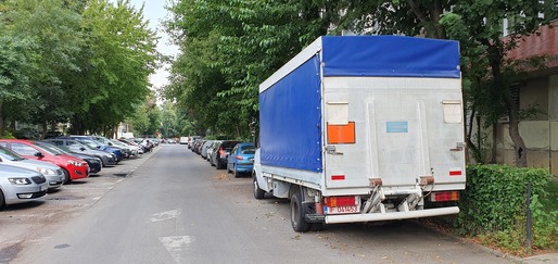 FOTO Campanie lansată în zone ale Bucureștiului pentru eliberarea domeniului public ocupat neregulamentar de mașini: "Strada NU ESTE PARCARE!"
