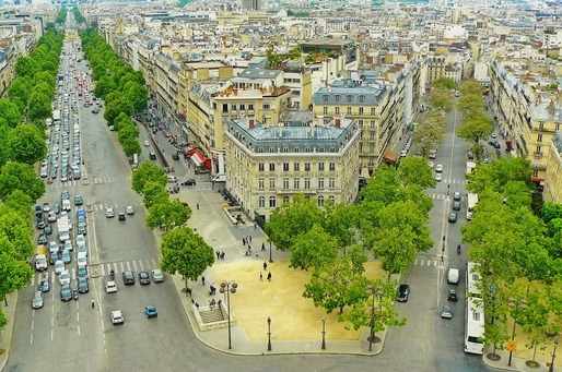 Parisul limitează viteza autovehiculelor la 30 km/h