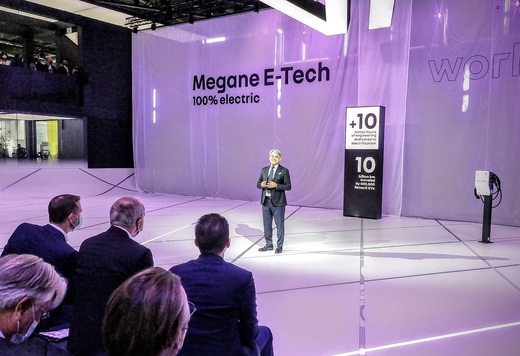 Corespondență din München - Șeful Renault Group, Luca de Meo: Dacia este o marcă emoțională. Oamenii intră în mașină și miroase a nou! 