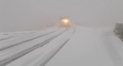 VIDEO Strat de zăpadă de 10 centimetri pe Transfăgărășan. "Iarna și-a intrat pe deplin în drepturi!"