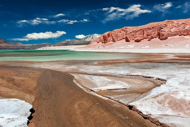 Prețul litiului a crescut din nou și pune presiune pe prețurile bateriilor. BMW investește într-o nouă tehnologie de extracție