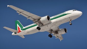 Alitalia, un simbol al Italiei, distrus de management defectuos, intră în istorie. Ultimul zbor