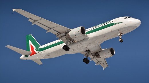 Alitalia, un simbol al Italiei, distrus de management defectuos, intră în istorie. Ultimul zbor