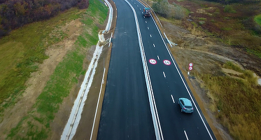 VIDEO Ieșirea de pe Valea Oltului, spre Sibiu, lărgită la patru benzi, dar cu limită de 50 km/h. DRDP Brașov: ”Scopul acestei investiții nu a fost să mărim viteza de deplasare”