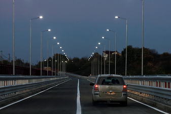 FOTO Noul pod peste râul Buzău, ridicat în ultimii trei ani lângă cel proiectat de Anghel Saligny, deschis circulației