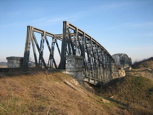 A fost demolat vechiul pod feroviar de la Grădiștea. În curând va începe construcția noului pod de pe ruta directă București - Giurgiu
