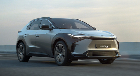 FOTO Toyota a prezentat noul SUV electric bZ4X, o mașină fără coloană de direcție și manșă de avion