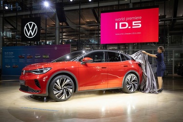 FOTO Volkswagen lansează ID.5, al treilea model global electric din familia ID