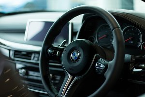 BMW aliniază programul de muncă al angajaților din Est cu cel din Vest, la 30 de ani de la reunificare