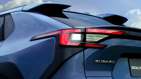 VIDEO&FOTO Subaru lansează Solterra, primul său model electric, derivat din Toyota bZ4x