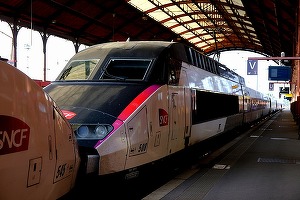 Marea Britanie anulează o parte din planul de 96 miliarde de lire HS2 care prevede construirea de linii ferate de mare viteză
