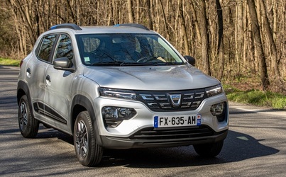 Dacia Spring se bate pentru titlul de „Mașina Anului în Europa”. Concurență acerbă