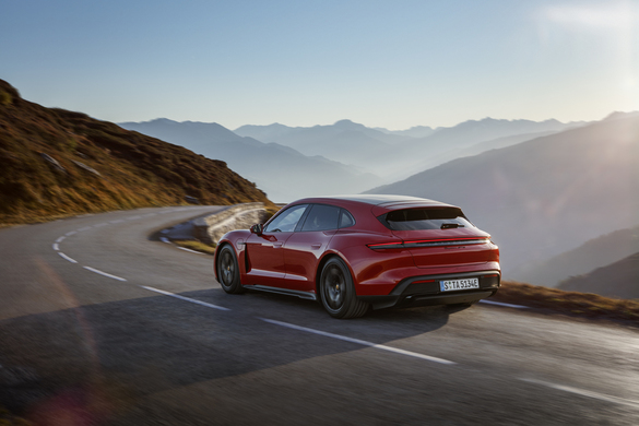 FOTO Porsche Taycan se înnoiește cu echiparea GTS, o autonomie mai mare și o nouă caroserie. Au fost anunțate și prețurile 
