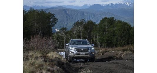 FOTO Pickup-ul Peugeot Landtrek, lansat pe piețele din Africa și America de Sud