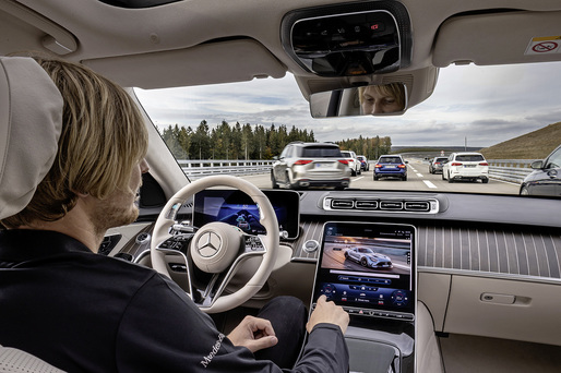 Mercedes-Benz depășește Tesla și devine primul constructor auto care omologhează oficial conducerea autonomă