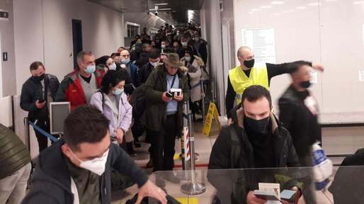 Intervenție pentru reducerea aglomerației pe aeroportul Otopeni. Grindeanu le cere lui Bode și Rafila suplimentarea personalului