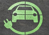 Vânzările de mașini electrice le-au depășit pe cele ale modelelor diesel pentru prima dată